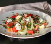 Салат с говяжьим языком и свежими овощами