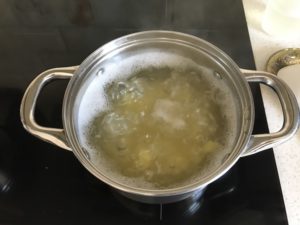 sup-iz-konservirovannoj-sajry-recept
