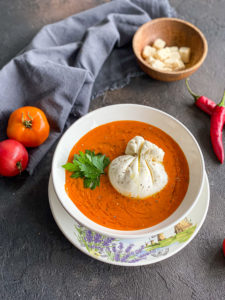 томатный суп с бурратой